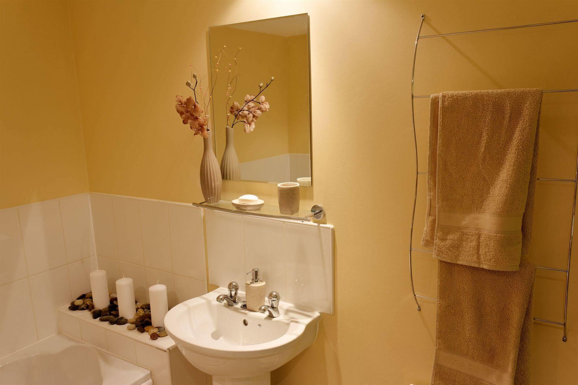 The Lindley Suite - Simple2Let Serviced Apartments Huddersfield Exteriör bild