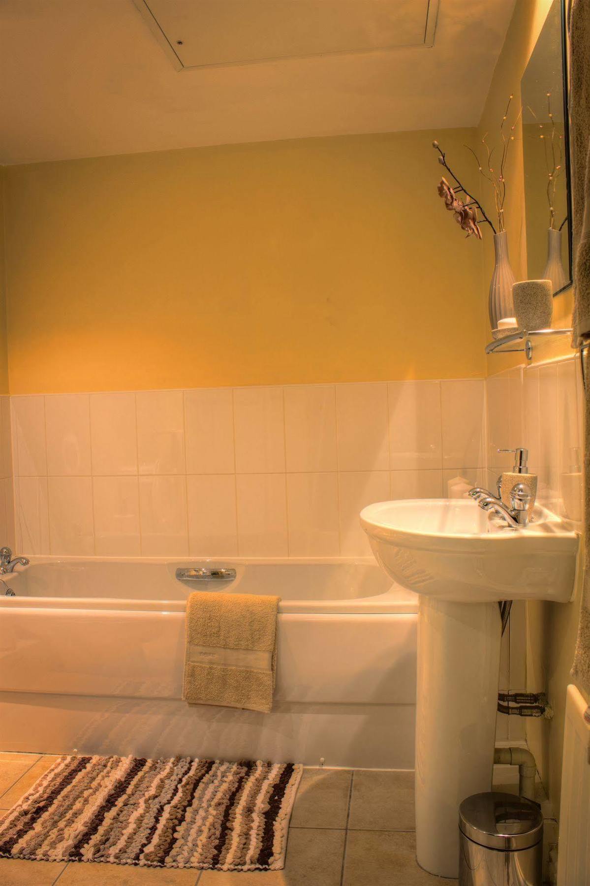 The Lindley Suite - Simple2Let Serviced Apartments Huddersfield Exteriör bild