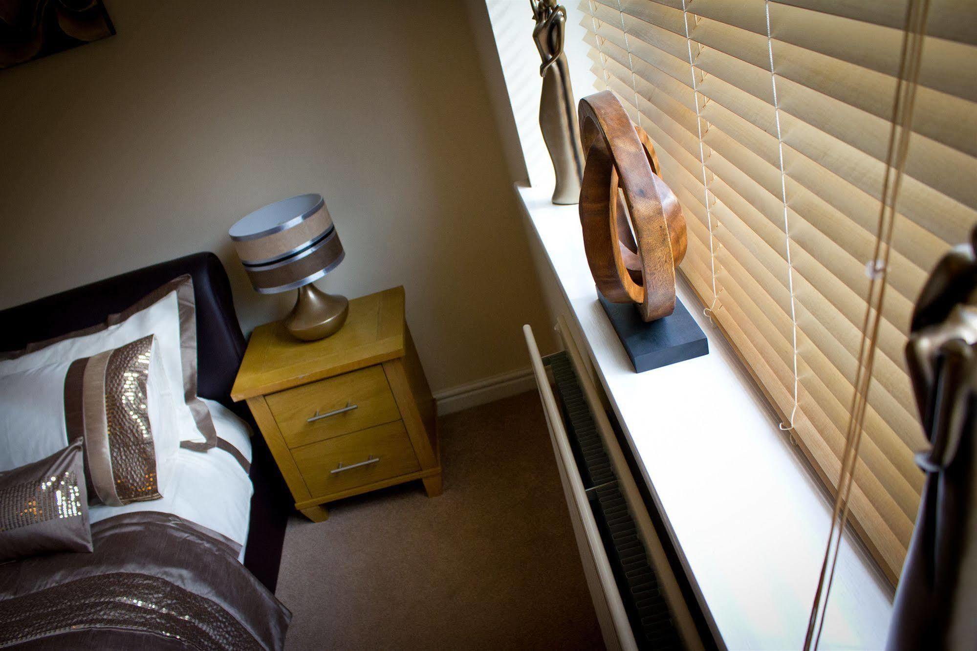 The Lindley Suite - Simple2Let Serviced Apartments Huddersfield Exteriör bild