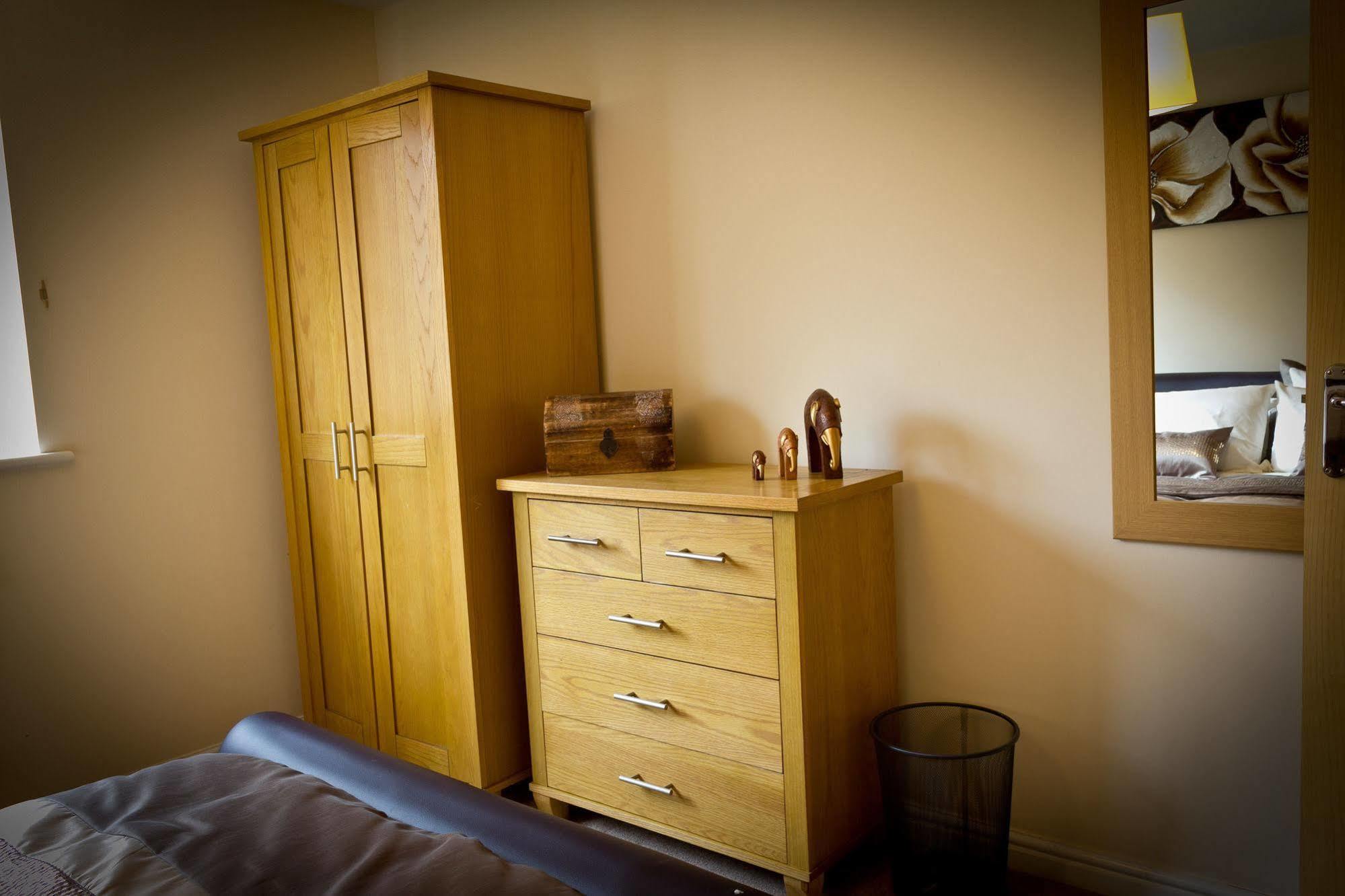 The Lindley Suite - Simple2Let Serviced Apartments Huddersfield Exteriör bild